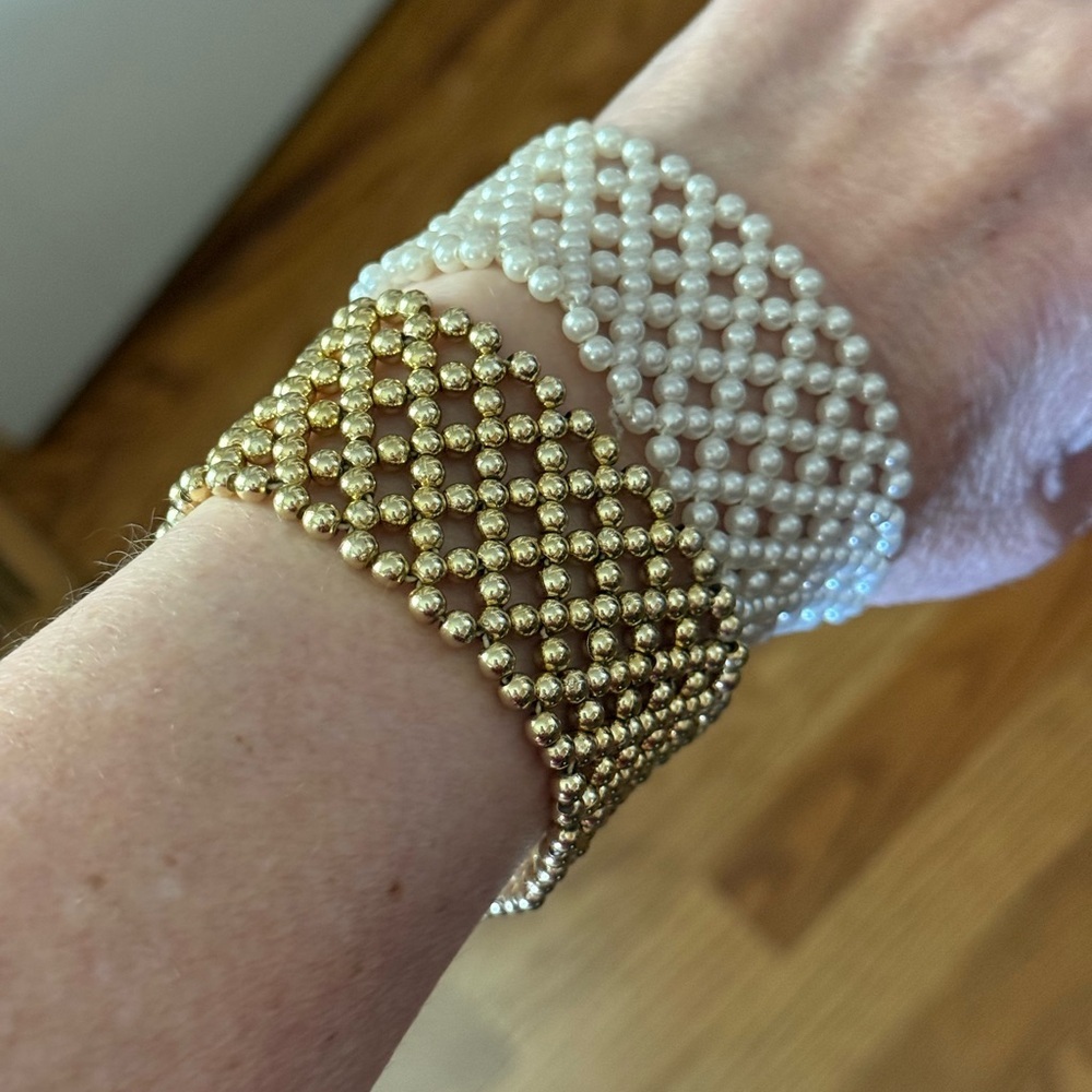 2 Vintage Pearl Bead Bracelets Gold And White on Elastic Stretch Strand 4"x2"